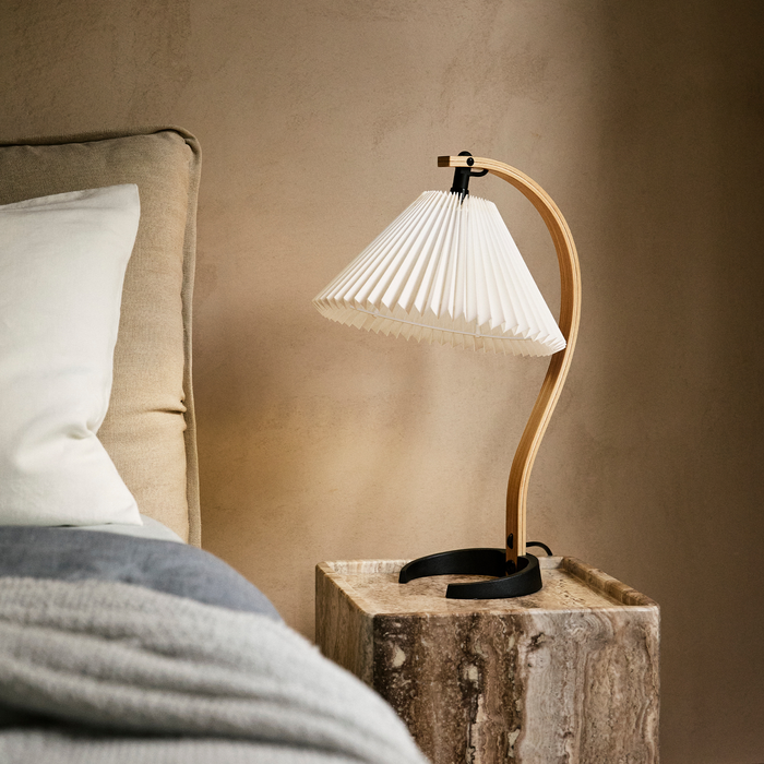 Gubi Timberline Bordlampe