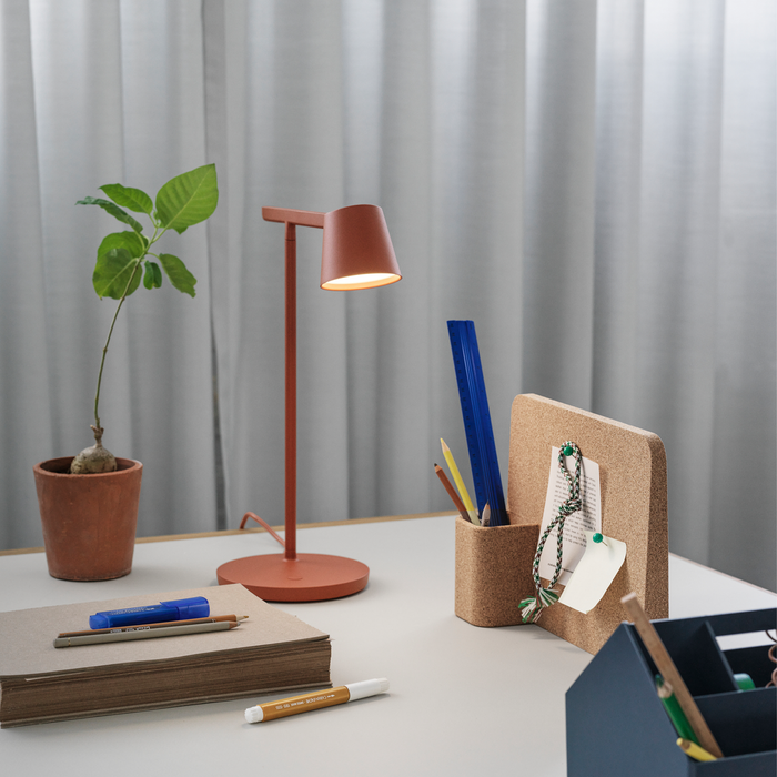 MUUTO Tip bordlampe kobberbrun